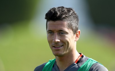 海博电竞动态-久保建英赛后和队友疯狂庆祝