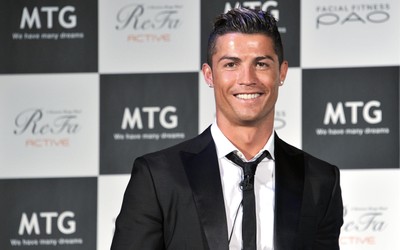 海博电竞独家-乌克兰队球迷全场站立助威