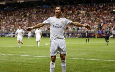 海博电竞精华-加拿大马拉松选手终点前被粉丝强吻